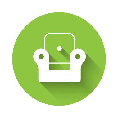 Beyaz Kol Koltuğu simgesi uzun gölge arkaplanı ile izole edilmiş. Yeşil daire düğmesi. Vektör