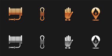 Yangın hortumu makarası, tırmanma ipi, itfaiyeci eldivenleri ve alev ikonlu konum ayarlayın. Vektör