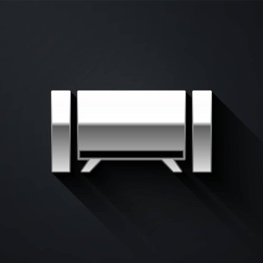 Silver Smart TV simgesi siyah arkaplanda izole edildi. Televizyon tabelası. Uzun gölge tarzı. Vektör
