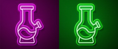 Esrar ya da kenevir ikonu içmek için mor ve yeşil arka planda izole edilmiş parlak neon hattı Glass bong. Vektör