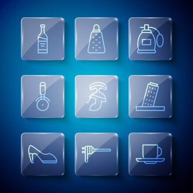 Çizgili kadın ayakkabısı, makarna, kahve fincanı, parfüm, Roma ordu kaskı, pizza bıçağı, şişe şarap ve Tower Pisa ikonu. Vektör