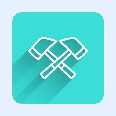 Beyaz çizgi itfaiyeci balta ikonu uzun gölge arkaplanı ile izole edildi. Yangın baltası. Yeşil kare düğmesi. Vektör