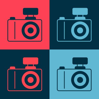 Pop Art Photo kamera simgesi renk arkaplanında izole edildi. Foto kamera. Dijital fotoğrafçılık. Vektör