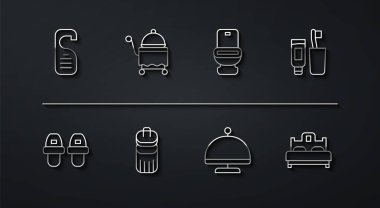 Hattı ayarlayın. Lütfen rahatsız etmeyin. Otel terlikleri, diş fırçası ve diş macunu tepsiyle kaplanmış, çöp tenekesi, yatak odası ve klozet ikonu. Vektör