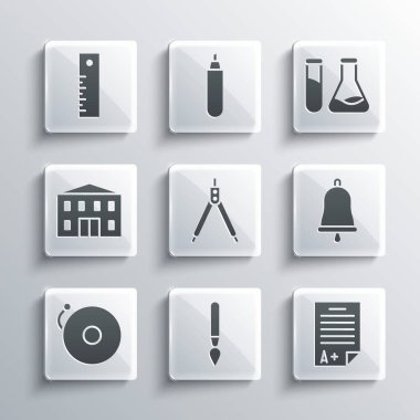 Boya fırçasını, A sınıfı sınav kağıdını, zil, çizim pusulası, alarm, okul binası, cetvel ve test tüpü ve matara simgesini ayarla. Vektör