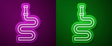Parlayan neon hattı itfaiye hortumu ikonu mor ve yeşil arka planda izole edilmiş. Vektör