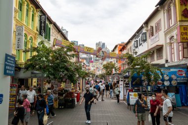 Çin Mahallesi Singapur 'da çeşitli mağazaları ve restoranları olan Pagoda sokağı 10 Ekim 2022' de alındı.