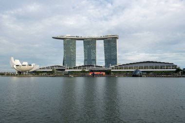 Marina, Sands Oteli 'nin karşısında. Singapur 'un ünlü simgesi. 10 Ekim 2022 'de çekildi.