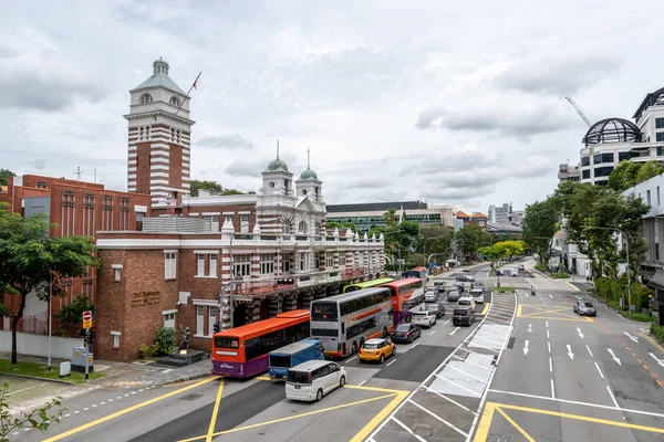 古い丘の通りにシンガポールの中央消防署 バスや車で近くに運転します 2022年10月8日撮影 — ストック写真