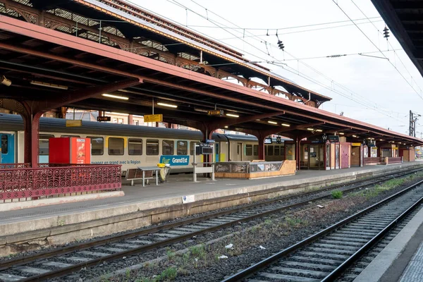 Strasbourg Ville Station Belangrijkste Spoorweg Met Treinen Geparkeerd Rails Centraal — Stockfoto