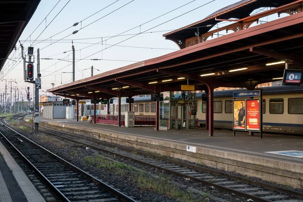 Strasbourg Ville Tågstation Huvudjärnväg Med Tåg Parkerade Rälsen Huvudtågstationen Strasbourg — Stockfoto