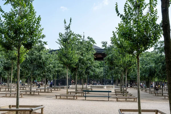 Jardin Luxembourg Été Avec Des Arbres Luxuriants Des Habitants Appréciant — Photo