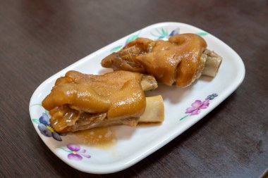 Kaohsiung, Tayvan 'da bir erişte restoranında alınmış domuz eti Hock veya Knuckles..