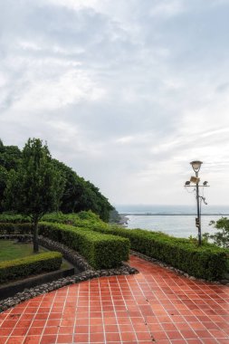 Takao 'daki İngiliz konsolosluğunun arkasındaki küçük bahçe. Kaohsiung, Tayvan 'ın ünlü turistik merkezi..