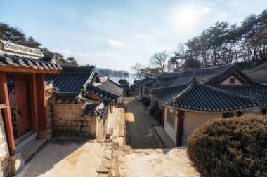 Dosan Seowon, Andong, Kore 'de bulunan ünlü bir tarihi Konfüçyüs akademisi. Kışın çekilmiş..