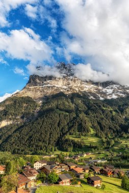 Gün batımında Eiger Dağı Grindelwald 'dan izleniyor. Grindelwald, İsviçre 'nin ünlü simgesi.