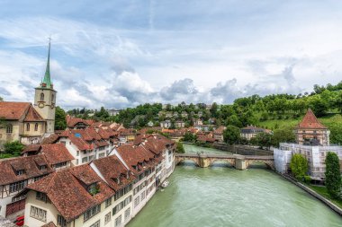 Nydeggbrucke 'den alınan eski İsviçre Bern şehri manzarası. Bern, İsviçre.