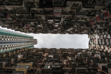 Hong Kong Yick Cheong Canavar Binası 9 Eylül 2024 'te alındı. Transformers 'ı çektikleri ünlü bina..