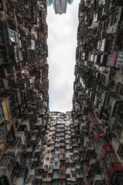 Hong Kong Yick Cheong Canavar Binası 9 Eylül 2024 'te alındı. Transformers 'ı çektikleri ünlü bina..