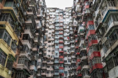 Hong Kong Yick Cheong Canavar Binası 9 Eylül 2024 'te alındı. Transformers 'ı çektikleri ünlü bina..