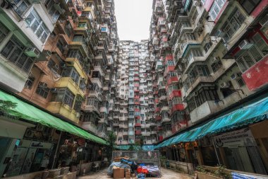 Hong Kong Yick Cheong Canavar Binası 9 Eylül 2024 'te alındı. Transformers 'ı çektikleri ünlü bina..