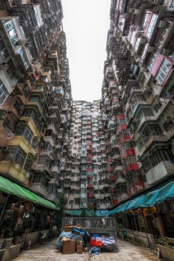 Hong Kong Yick Cheong Canavar Binası 9 Eylül 2024 'te alındı. Transformers 'ı çektikleri ünlü bina..