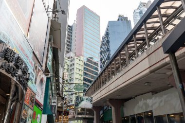 Orta seviye yürüyen merdivenler Hong Kong 'da çeşitli dükkanlardan alınmış. 9 Eylül 2024 'te çekildi..