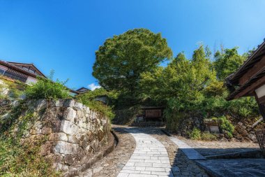 Magome kasabası, Kiso Vadisi 'nin ünlü Nakasendo Patikası' ndaki eski bir posta kasabasıdır. Magome, Japonya 'da çekildi.