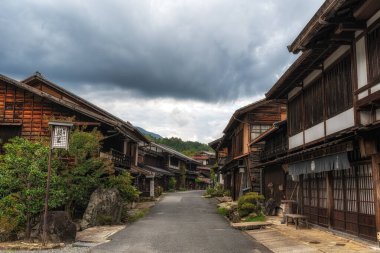 Japonya 'nın Kiso Vadisi' ndeki Nakasendo Patikası 'ndaki Tsumago Köyü' nün manzarası. 24 Eylül 2024 'te çekildi.