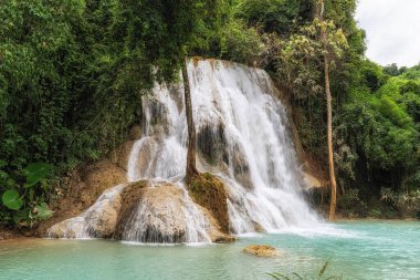 Khoun Moung Keo Şelalesi Luang Prabang, Laos 'ta Kuang Si Şelalesi yakınlarında gizli bir şelale.