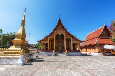 Luang Prabang, Laos 'taki Wat Sensoukharam ana tapınağının görüntüsü.