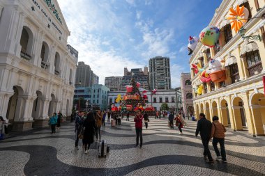 Noel dekorasyon sezonunda Senado Meydanı 'nda. Macao 'nun ünlü simgesi. 16 Aralık 2024 'te çekildi