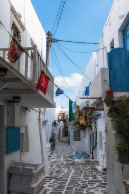 Yunanistan 'ın Paros kentindeki Naousa Balıkçılık Köyü' nün beyaz renkli evleri ve dar sokakları