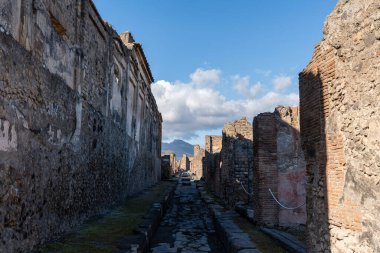 Pompeii arkeolojik park alanında çeşitli harabeler sergileniyor. İtalya 'daki ünlü UNESCO miras sitesi