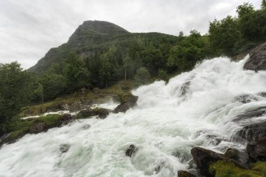 Fossevandring, Geiranger, Norveç 'te Şelale Yürüyüşü olarak da bilinir.