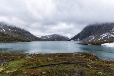 djupvatnet Gölü manzaralı ünlü manzaralı güzergah boyunca Norveç 'teki Geiranger-Trollstigen' den 63.