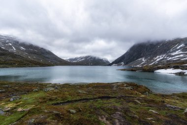 djupvatnet Gölü manzaralı ünlü manzaralı güzergah boyunca Norveç 'teki Geiranger-Trollstigen' den 63.