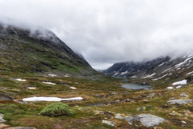djupvatnet Gölü manzaralı ünlü manzaralı güzergah boyunca Norveç 'teki Geiranger-Trollstigen' den 63.