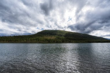 Nedre Heimdalsvatn Gölü bakış açısı yaz boyunca çekildi. Norveç