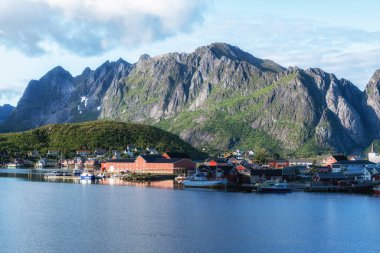 Lofoten Adaları 'nın manzarası ve Norveç' in Reine kentinden alınan Kuzey Buz Denizi manzarası