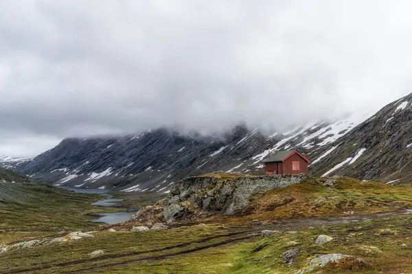 djupvatnet Gölü manzaralı ünlü manzaralı güzergah boyunca Norveç 'teki Geiranger-Trollstigen' den 63.