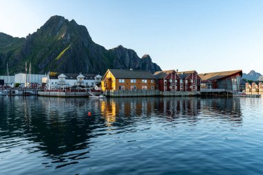 Svolvaer liman manzaralı. Kent Nordland County, Norveç 'te Vagan Belediyesinin yönetim merkezidir..