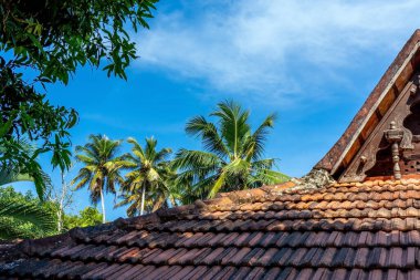 Punnamada Resort, Alappuzha, Kerala, India - 19.01.2023: Carving wood gable roof on a resort hotel in India, Alappuzha, Kerala. Wooden roof structure, traditional indian style. Hight quality photo. 