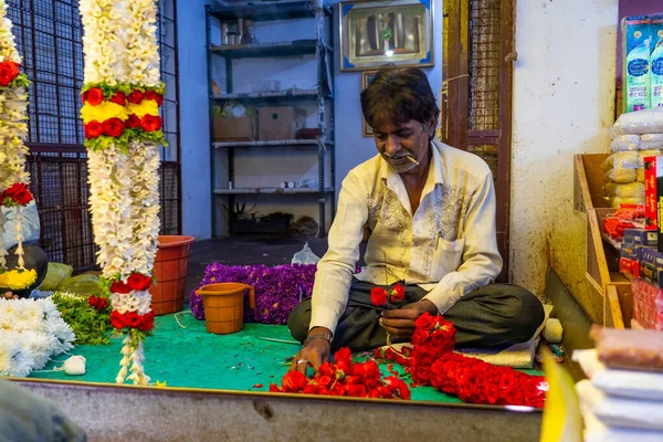 Mysore Indie 2023 Kwiaciarnia Dekoracje Kwiatowe Girlandy Rynku Mysore Wysokiej — Zdjęcie stockowe