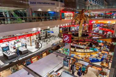 DUBAI, BAE - 26.03.2023: Dubai Uluslararası Havaalanı 'nın dahili çekimi. Yüksek kalite fotoğraf