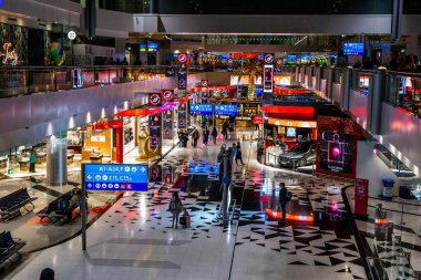 DUBAI, BAE - 26.03.2023: Dubai Uluslararası Havaalanı 'nın dahili çekimi. Yüksek kalite fotoğraf