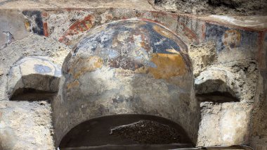 The Crypt of the Redeemer Cripta del Redentore, Madonna della Grotta, İtalya 'nın Puglia kentinde yer alan bir yeraltı rock kilisesidir.