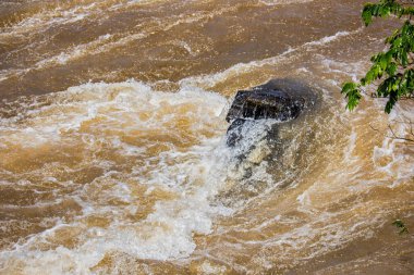 Iguazu Şelalesi, Misiones, Arjantin 'deki kayaların detayları