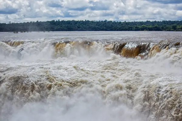 Iguazu Şelalesi, Misiones, Arjantin 'deki suyun detayları.