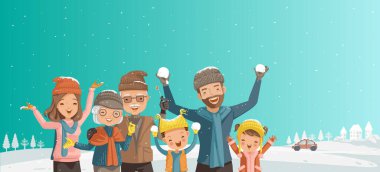 Çok nesilli bir aile. Ebeveynler, çocuklar, büyükanne ve büyükbabalar oyun oynuyor, mevsimin gülen soğuğu. Taze toz karlı kış panoraması. Karla kaplı manzara, kar taneli mavi gökyüzü dağılıyor.